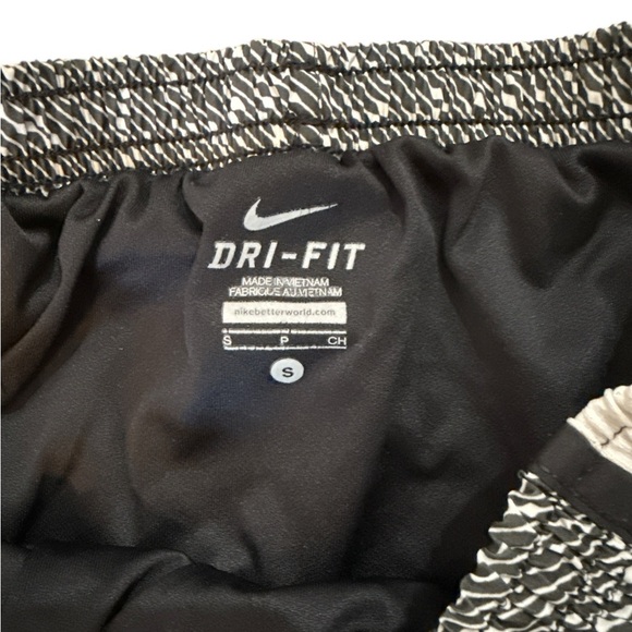 Nike Dri-FIT Black Tempo Running Shorts Size S (pink marker stain on front) - Picture 2 of 3
